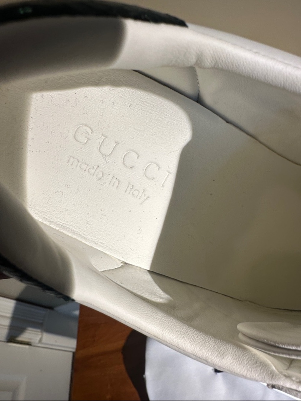 Gucci ‘Bee’ Tennis Shoes. - Picture 2 of 11